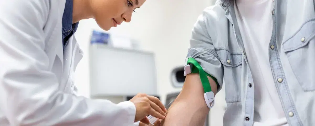 Quando preoccuparsi per le transaminasi alte: cause e sintomi