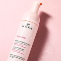 Nuxe Very Rose Mousse Leggera Detergente Viso per Pelli Sensibili 150 ml