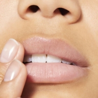 Nuxe Sweet Lemon Balsamo Labbra Idratante Bio e Vegano 15 ml