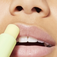 Nuxe Sweet Lemon Stick Labbra Idratante Bio e Vegano 4g